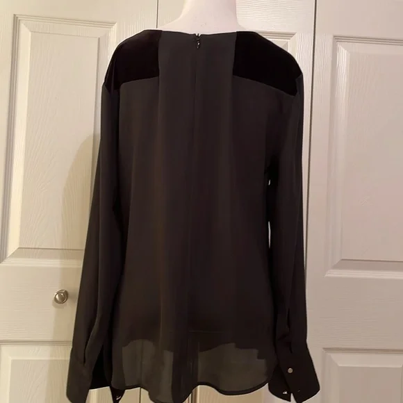 Ann Taylor black mixed media top size 8. - Picture 5 of 8